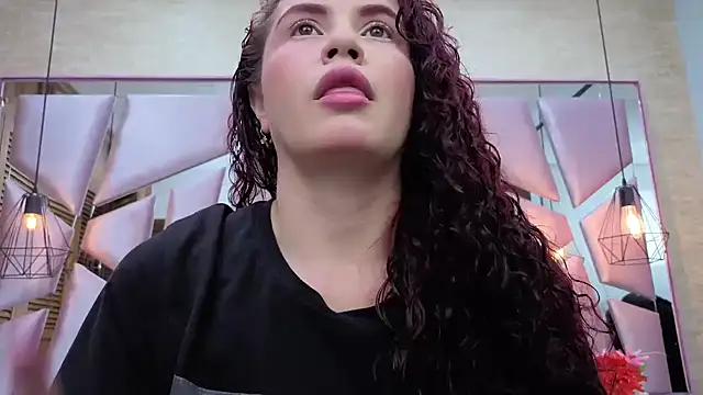 ThaliaCross online show from 7, 4, 2026