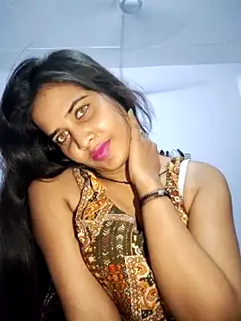 cute radhikaa online show from 8, 6, 2026