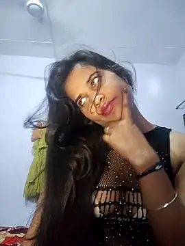 cute radhikaa online show from 9, 7, 2026