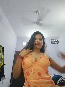 cute radhikaa online show from 13, 7, 2026