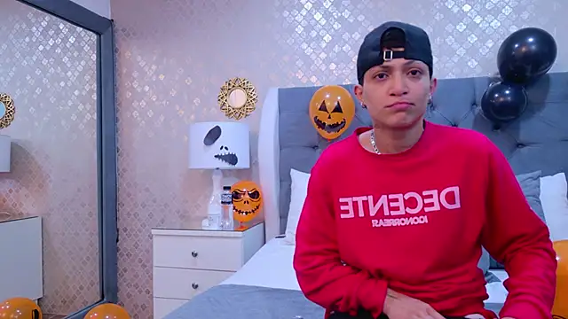 ZoeKrug online show from 15, 10, 2025