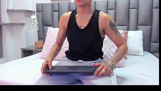 ZoeKrug online show from 9, 3, 2026