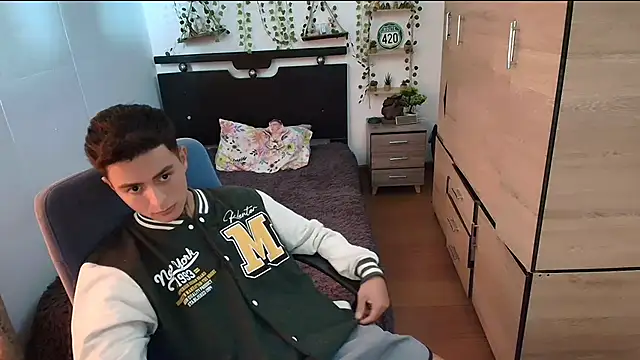 Snapshot of santii_ss chatting on 1, 6, 2026 santii ss online show from 1, 6, 2026