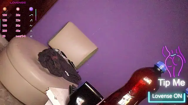 Snapshot of Valentina_Horny777 chatting on 15, 11, 2025 Valentina Horny777 online show from 15, 11, 2025