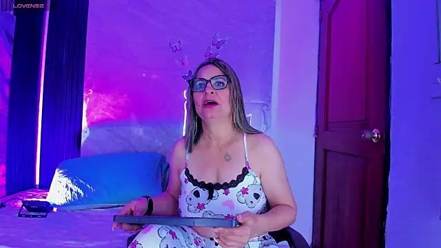 Agatha Pleasure online show from 23, 4, 2026