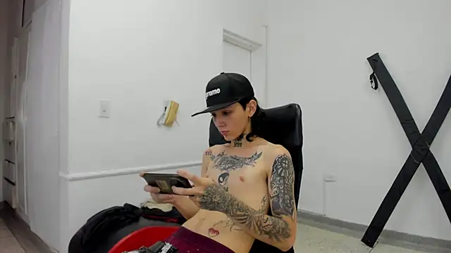 StraightBoy Nick online show from 17, 4, 2026