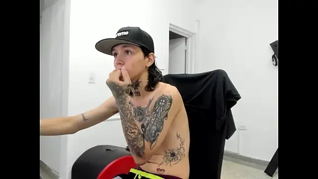 StraightBoy Nick online show from 19, 4, 2026