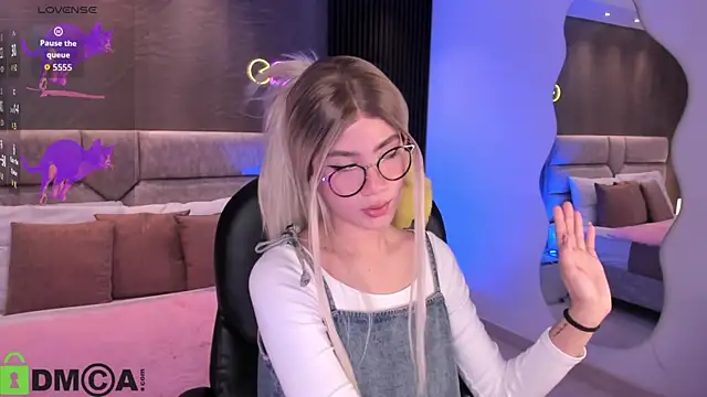 Snapshot of Arinextdoor chatting on 13, 10, 2025 Arinextdoor online show from 13, 10, 2025