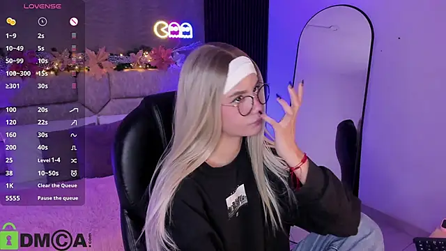 Snapshot of Arinextdoor chatting on 14, 12, 2025 Arinextdoor online show from 14, 12, 2025