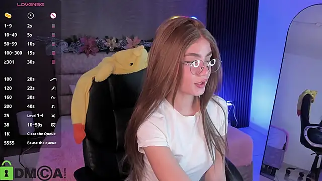 Snapshot of Arinextdoor chatting on 15, 12, 2025 Arinextdoor online show from 15, 12, 2025