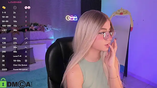 Snapshot of Arinextdoor chatting on 19, 12, 2025 Arinextdoor online show from 19, 12, 2025