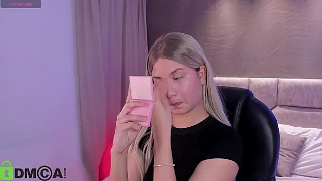 Snapshot of Arinextdoor chatting on 1, 2, 2026 Arinextdoor online show from 1, 2, 2026