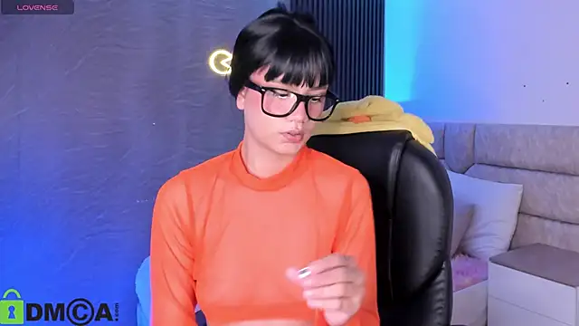 Snapshot of Arinextdoor chatting on 8, 3, 2026 Arinextdoor online show from 8, 3, 2026