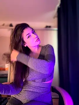 Snapshot of ScarletBloom_ chatting on 3, 10, 2025 ScarletBloom online show from 3, 10, 2025