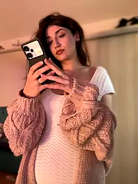 Snapshot of ScarletBloom_ chatting on 8, 10, 2025 ScarletBloom online show from 8, 10, 2025