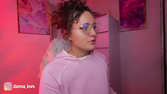 Dannaa Lovs online show from 15, 5, 2026