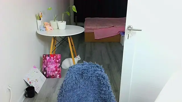peachyness online show from 28, 7, 2026