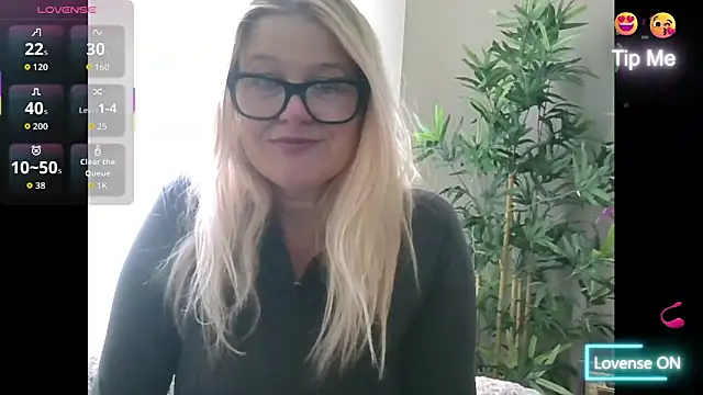 SuzieSub online show from 22, 10, 2025