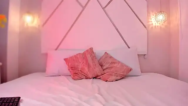 isabellashine online show from 30, 7, 2026