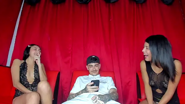 Snapshot of extreme_hot_crazy chatting on 4, 10, 2025 extreme hot crazy online show from 4, 10, 2025