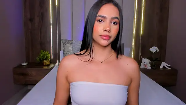 LucySalvatore  online show from 28, 9, 2025