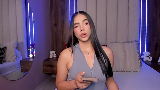 LucySalvatore  online show from 29, 3, 2026