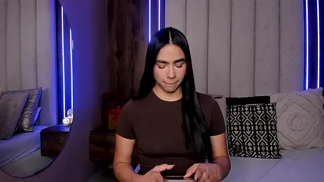 LucySalvatore  online show from 22, 4, 2026