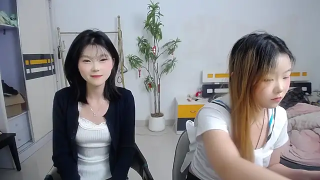 Snapshot of Babygirls523 chatting on 25, 9, 2025 Babygirls523 online show from 25, 9, 2025