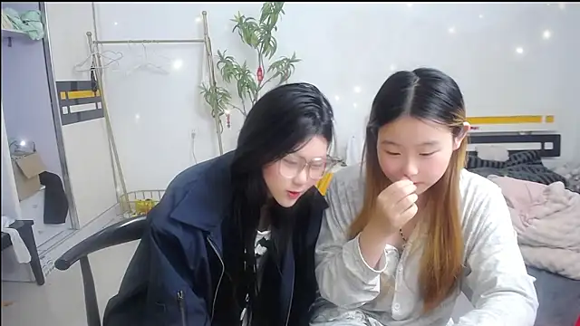 Snapshot of Babygirls523 chatting on 24, 10, 2025 Babygirls523 online show from 24, 10, 2025