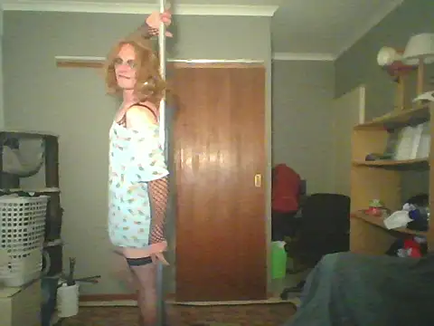 untamedredsnake online show from 23, 3, 2026