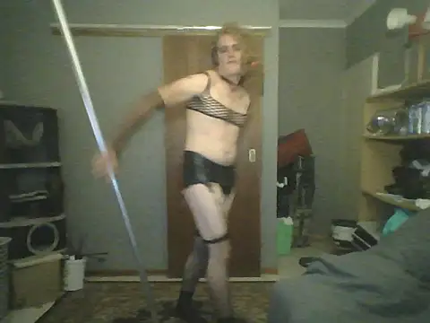 untamedredsnake online show from 6, 4, 2026