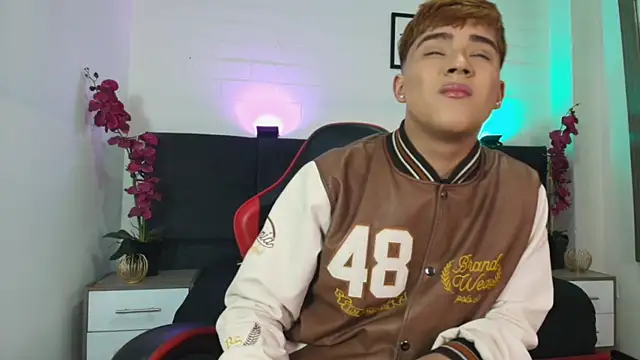 Snapshot of Lucass_love chatting on 10, 6, 2026 Lucass love online show from 10, 6, 2026