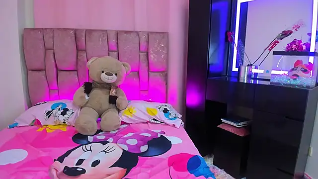 Snapshot of Sophie_Janner chatting on 23, 9, 2025 Sophie Janner online show from 23, 9, 2025