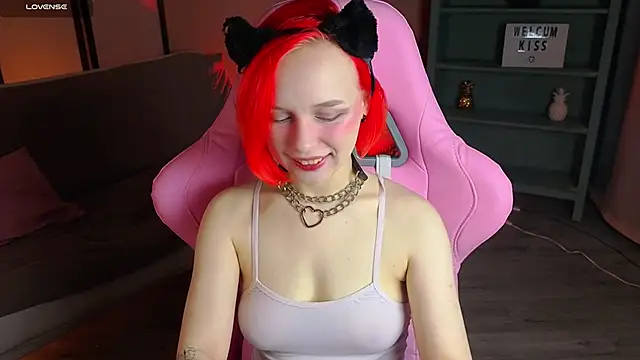 NaomiYoru online show from 3, 10, 2025