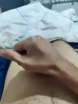 Snapshot of emrekzlk52 chatting on 13, 12, 2025 emrekzlk52 online show from 13, 12, 2025