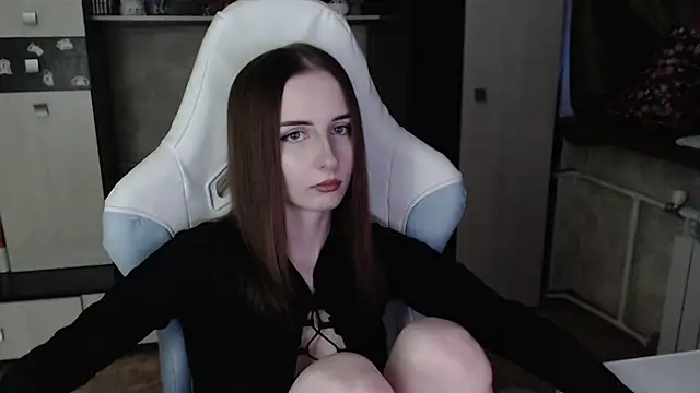 Snapshot of Cutti_Crystal chatting on 8, 11, 2025 Cutti Crystal online show from 8, 11, 2025