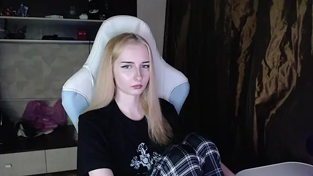 Snapshot of Cutti_Crystal chatting on 20, 3, 2026 Cutti Crystal online show from 20, 3, 2026