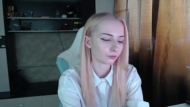 Snapshot of Cutti_Crystal chatting on 2, 4, 2026 Cutti Crystal online show from 2, 4, 2026