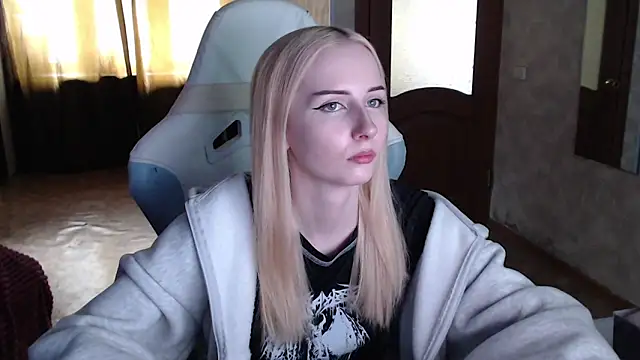 Snapshot of Cutti_Crystal chatting on 10, 4, 2026 Cutti Crystal online show from 10, 4, 2026