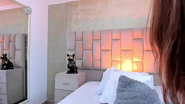 cloesummerr  online show from 4, 11, 2025