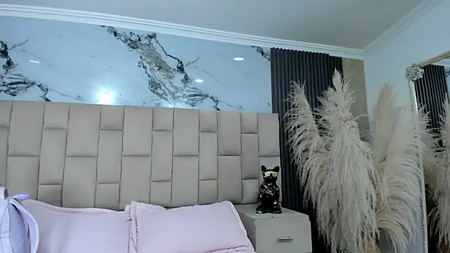 cloesummerr  online show from 18, 4, 2026