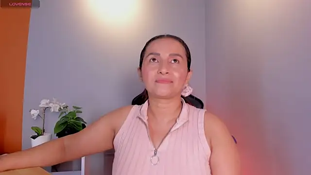 Snapshot of Zafiro__Brown chatting on 5, 6, 2026 Zafiro Brown online show from 5, 6, 2026