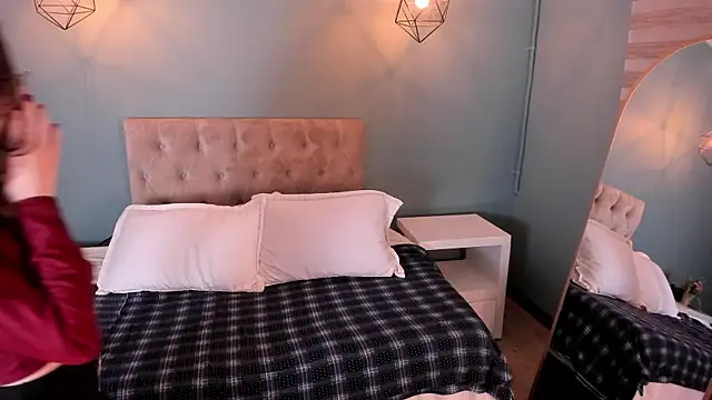 Snapshot of Julianne__ chatting on 11, 9, 2025 Julianne online show from 11, 9, 2025