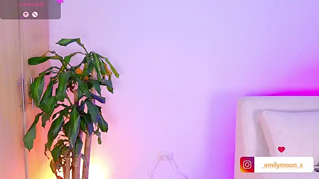 onlyemily  online show from 28, 4, 2026