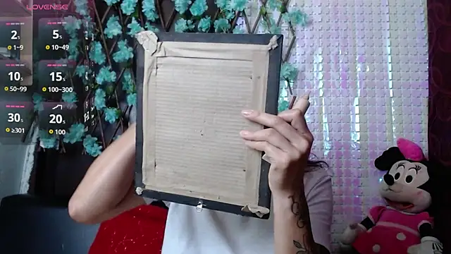 Snapshot of darling_hott chatting on 15, 9, 2025 darling hott online show from 15, 9, 2025