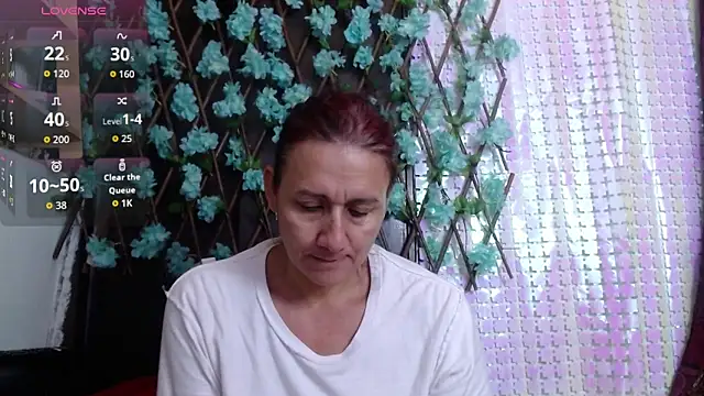 Snapshot of darling_hott chatting on 6, 10, 2025 darling hott online show from 6, 10, 2025