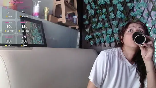 Snapshot of darling_hott chatting on 5, 3, 2026 darling hott online show from 5, 3, 2026