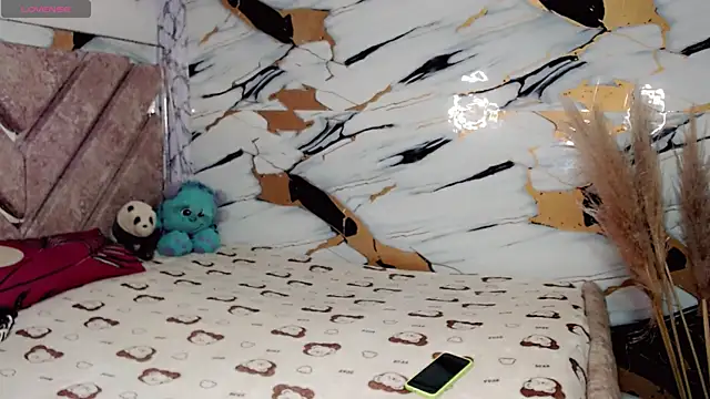 kushina uzumaki75 online show from 14, 4, 2026