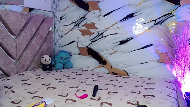 kushina uzumaki75 online show from 18, 4, 2026