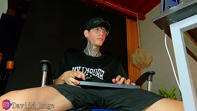 Snapshot of david_huge chatting on 12, 7, 2026 david huge online show from 12, 7, 2026